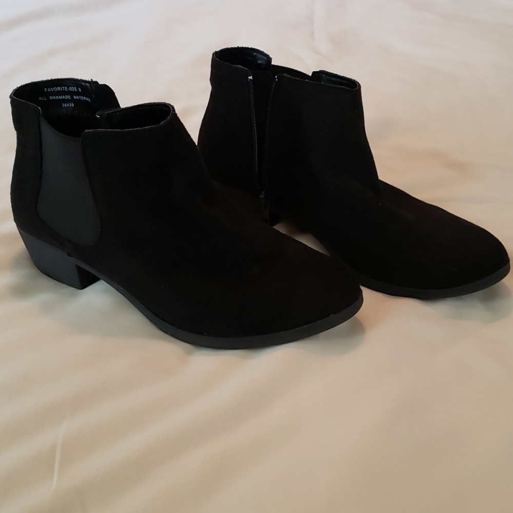 Bamboo black booties size 9